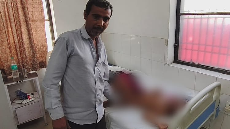 Bareilly - Bareilly News: सिलिंडर नहीं मिला तो मिट्टी के चूल्हे पर पक रहा था खाना, कुकर फटने से मासूम समेत चार झुलसे