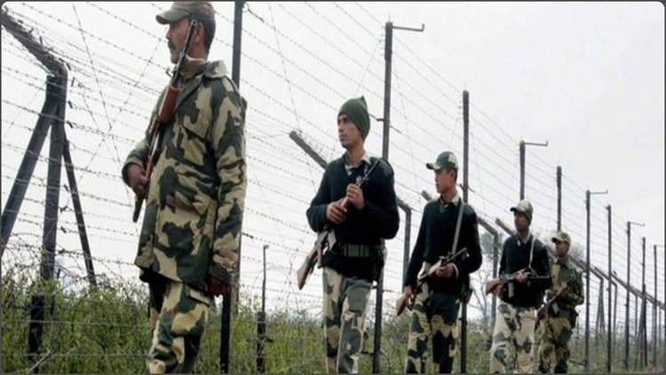 BSF: - BSF: पश्चिम बंगाल-असम चुनाव में 'लाठी' के साथ तैनात होगी 'बीएसएफ', असमंजस में हैं 'सीमा सुरक्षा बल' के जवान