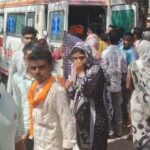 Sitapur - Sitapur News: तेज रफ्तार पिकअप की चपेट में आए बाइक सवार, चाचा-भतीजे की मौत; मामा गंभीर घायल