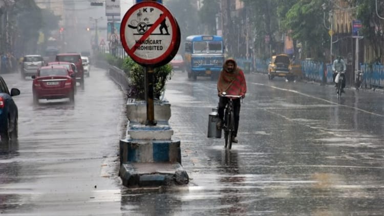 Weather: - Weather: दिल्ली-NCR में बदला मौसम का मिजाज, कई इलाकों में बारिश; पश्चिमी विक्षोभ का देश में दिखेगा असर