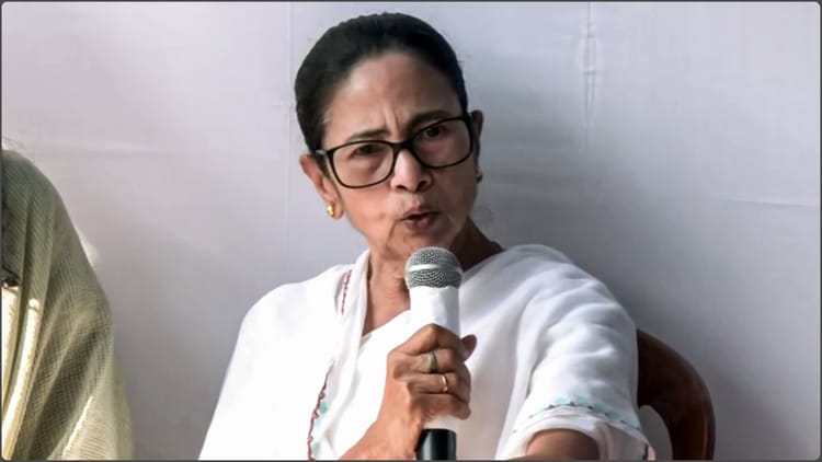 West - West Bengal: चुनाव से पहले कर्मचारियों-पेंशनभोगियों को तोहफा, इस वर्ष मार्च महीने से बकाया चुकाएगी ममता सरकार