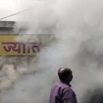 UP: बदायूं - UP: बदायूं में रेडीमेड कपड़ों की दुकान में लगी भीषण आग, 50 लाख का नुकसान; बाजार में चार घंटे तक फैली रही दहशत