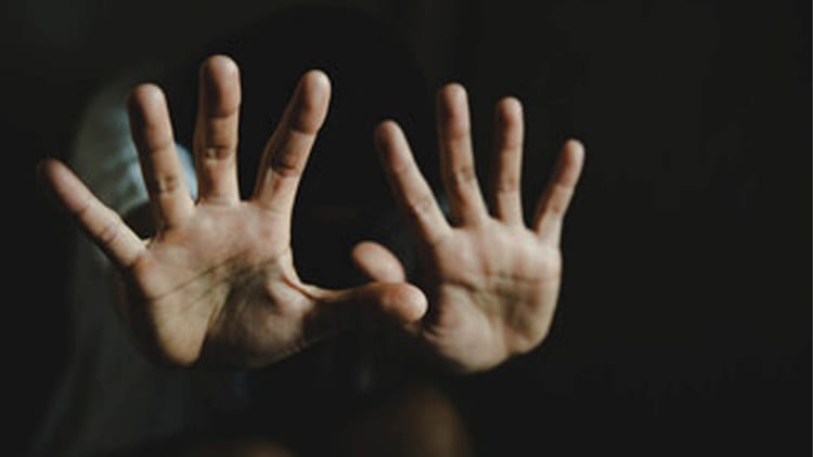 UP: दुष्कर्म - UP: दुष्कर्म पीड़िता पर जानलेवा हमला, गंभीर घायल, समझौते के लिए दबाव बना रहा था जेल से बाहर आया आरोपी