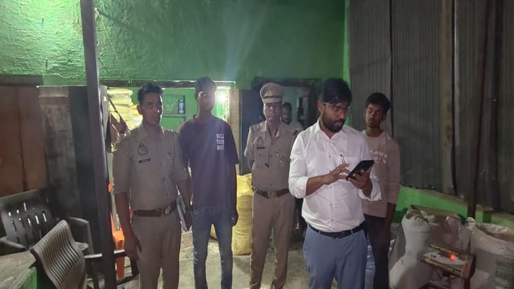 गरीबों - गरीबों के निवाले पर डाका: दुकान पर बिक रहा था आंगनबाड़ी केंद्रों का पुष्टाहार, 445 किलो चना दाल बरामद