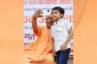 CM Yogi - CM Yogi Adityanath: मुख्यमंत्री योगी ने पूरी की बच्चे की मुराद, सेल्फी लेकर जीत लिया दिल
