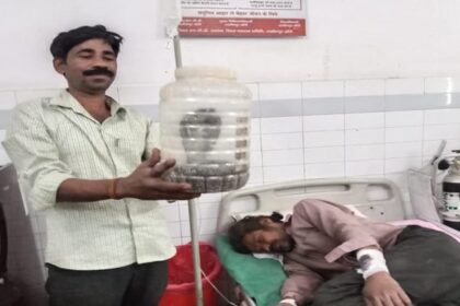 UP News: - UP News: नाग को डिब्बे में बंदकर अस्पताल पहुंचा शख्स, बोला- इसी सांप ने मुझे डसा; हैरान रह गए डॉक्टर