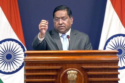 'US में - 'US में मंदिरों पर हो रहे हमलों पर दें ध्यान': भारत ने खारिज की अमेरिकी आयोग की रिपोर्ट, MEA ने दिया कड़ा जवाब