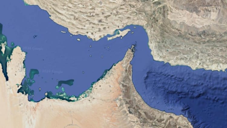 West - West Asia Crisis: होर्मुज जलडमरूमध्य के पास भारतीय नौसेना तैनात, तेल-गैस लेकर आ रहे जहाजों को दे रही सुरक्षा