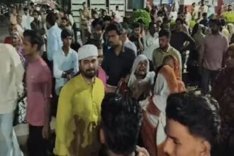 Aligarh: - Aligarh: नमाज पढ़कर लौटे युवक की चाकू से वार कर हत्या, परिजनों ने किया हंगामा, मुख्य आरोपी हिरासत में