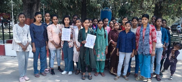 Lakhimpur - Lakhimpur Kheri News: उपस्वास्थ्य केंद्र की बाउंड्री बनवाने की मांग