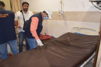 Aligarh: - Aligarh: अस्पताल में भर्ती मरीज को मारी गोली, घायल युवक की उपचार के दौरान मौत, पुलिस हमलावरों की तलाश में जुटी