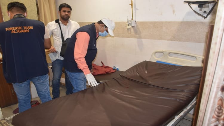 Aligarh: - Aligarh: अस्पताल में भर्ती मरीज को मारी गोली, घायल युवक की उपचार के दौरान मौत, पुलिस हमलावरों की तलाश में जुटी