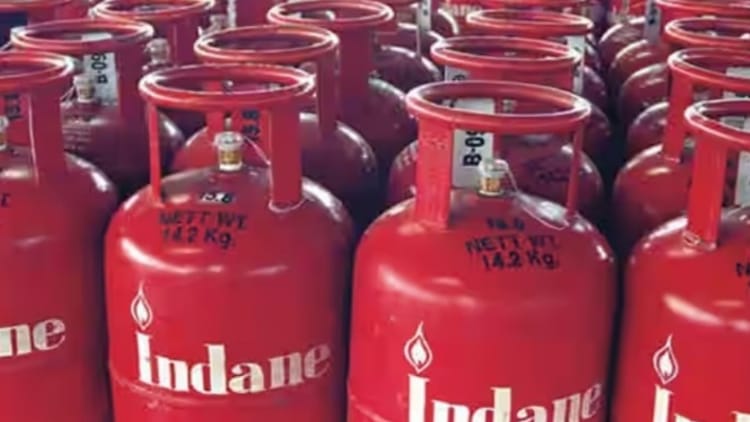 Lucknow: - Lucknow: सिलिंडर न मिलने पर एडीएम के सीयूजी नंबर 9415005006 पर कर सकते हैं शिकायत