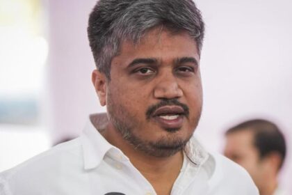 Maharashtra: - Maharashtra: अजित पवार की विमान हादसे में मौत पर चर्चा की मांग, रोहित पवार ने विधानसभा स्पीकर से की मुलाकात