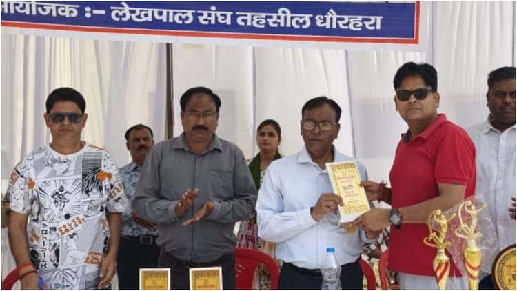 Lakhimpur - Lakhimpur Kheri: बैडमिंटन और वॉलीबॉल प्रतियोगिता में लेखपालों ने दिखाया दम, विजेताओं को किया गया सम्मानित