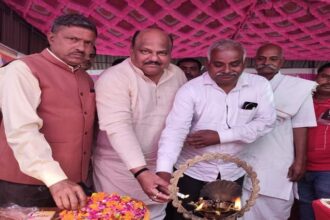 Lakhimpur - Lakhimpur Kheri: धौरहरा में नवगठित बी-पैक्स खगियापुर शाखा का लोकार्पण, दस हजार किसानों को मिलेगा सीधा लाभ