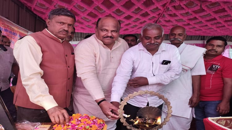 Lakhimpur - Lakhimpur Kheri: धौरहरा में नवगठित बी-पैक्स खगियापुर शाखा का लोकार्पण, दस हजार किसानों को मिलेगा सीधा लाभ