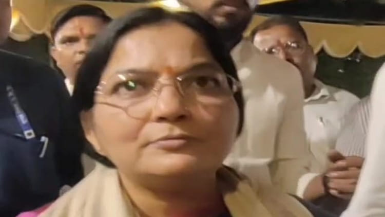 Farrukhabad: - Farrukhabad: उच्च शिक्षा राज्यमंत्री बोलीं- दरोगा भर्ती परीक्षा में पंडित शब्द का प्रयोग करने वालों पर होगी का