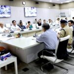 यूपी: - यूपी: सीएम योगी बोले- शांतिपूर्ण ढंग से हो ईद और नवरात्र का त्योहार, अपराधियों में बना रहे वर्दी का खौफ