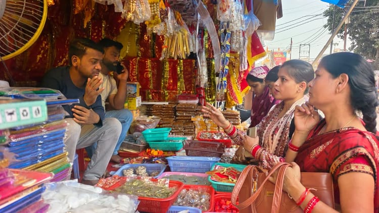 Lakhimpur - Lakhimpur Kheri News: चैत्र नवरात्र ने बाजार को दी नई ऊर्जा, बढ़ी खरीदारी