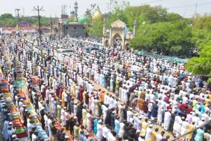 Eid 2026: - Eid 2026: बरेली के ईदगाह में सुबह 10:30 बजे अदा की जाएगी मुख्य नमाज, मस्जिदों से भी वक्त का एलान