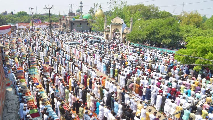 Eid 2026: - Eid 2026: बरेली के ईदगाह में सुबह 10:30 बजे अदा की जाएगी मुख्य नमाज, मस्जिदों से भी वक्त का एलान