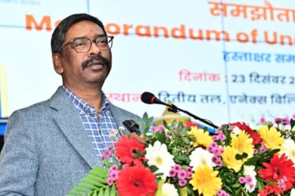 असम चुनाव - असम चुनाव में JMM की एंट्री: झारखंड से बाहर भी हेमंत सोरेन बढ़ाएंगे अपना दायरा, इतनी सीटों पर लगाएंगे दांव