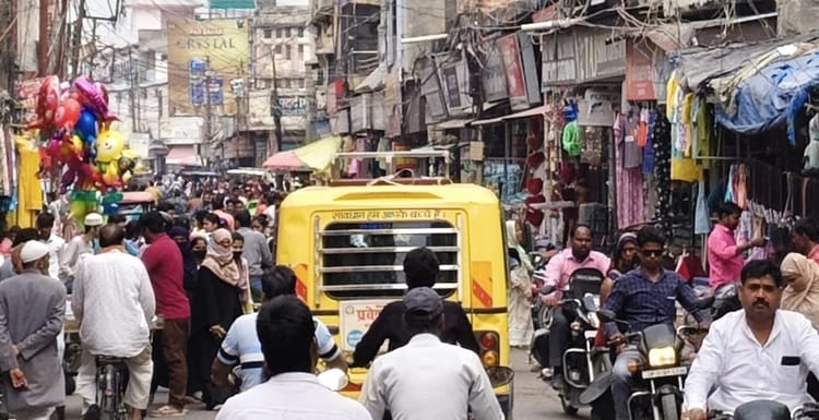 Lakhimpur - Lakhimpur Kheri News: चरमराई व्यवस्था, घंटों जाम में फंसे लोग