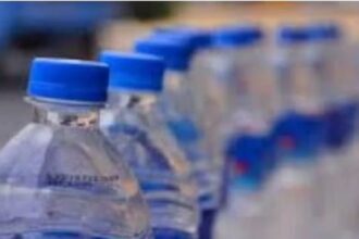 ईरान - ईरान युद्ध का असर: बोतलबंद पानी पीना महंगा, 11 फीसदी तक बढ़ी कीमत; प्लास्टिक लागत बढ़ने से कंपनियों पर दबाव