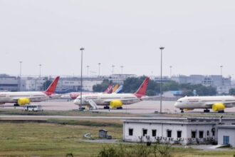 West - West Asia Crisis: एयरलाइंस को खाड़ी देशों के हवाई क्षेत्र से बचने की सलाह, डीजीसीए ने जारी की एडवाइजरी