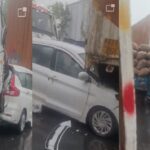 Hathras - Hathras Accident: बारिश के कारण फिसला ट्रैक्टर, पीछे से टकराए दो ट्रक और कार; बाल-बाल बचे यात्री