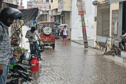 Weather - Weather Update: बरेली समेत आसपास के जिलों में तेज हवा के साथ बारिश, खीरी में गिरे ओले, फसलों को नुकसान
