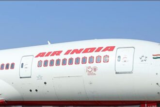 Air India: - Air India: एअर इंडिया ने कनाडा के लिए भेजा गलत विमान, आठ घंटे हवा में रहने के बाद दिल्ली लौटा