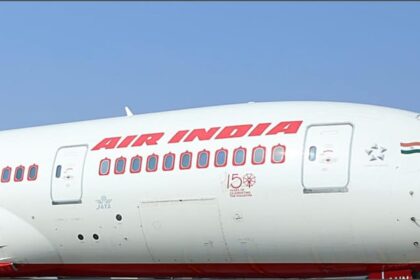 Air India: - Air India: एअर इंडिया ने कनाडा के लिए भेजा गलत विमान, आठ घंटे हवा में रहने के बाद दिल्ली लौटा