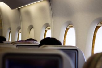 Airfares: - Airfares: 60% मुफ्त सीट चयन नियम पर एयरलाइंस का विरोध, कहा- बढ़ेंगे हवाई किराए, यात्रियों पर पड़ेगा बोझ