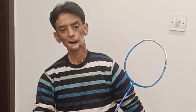 Kanpur: - Kanpur: पांच सर्जरी और 100 से अधिक टांकों से कैंसर को हराया, अब बैडमिंटन में जीत रहे पदक, पढ़ें नीरज की कहानी