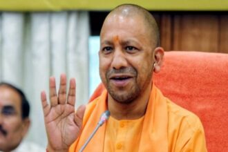 UP: उत्तर - UP: उत्तर प्रदेश में मंत्रिमंडल विस्तार से सामाजिक समीकरण साधेगी भाजपा, दिल्ली में तैयार होगी अंतिम सूची