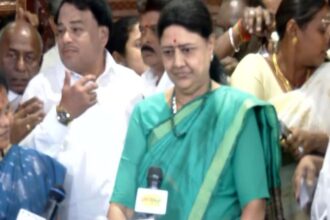 Tamil - Tamil Nadu Polls: शशिकला की AIPTMMK और रामदास के PMK के गठबंधन से हलचल, 234 सीटों पर साथ लड़ने की तैयारी