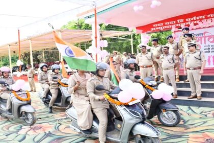 Bareilly - Bareilly News: पुलिस ने निकाली जागरूकता रैली, नवरात्र में दिया नारी शक्ति का संदेश