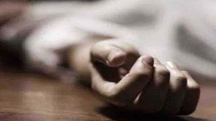 Auraiya: - Auraiya: गोमती एक्सप्रेस में सॉफ्टवेयर इंजीनियर को आया हार्ट अटैक, मौत