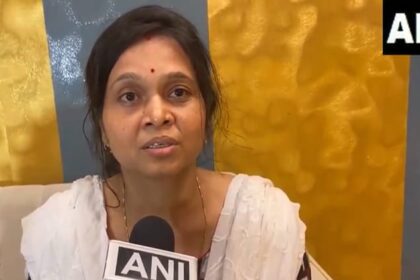 पश्चिम - पश्चिम एशिया संकट: होर्मुज बंद होन से कतर बंदरगाह पर फंसा ओडिशा का नाविक, पत्नी ने लगाई मदद की गुहार