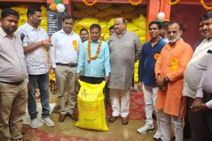 Lakhimpur - Lakhimpur Kheri News: रुकुंदीपुर में प्राथमिक सहकारी समिति का शिलान्यास