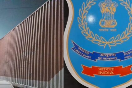 Mumbai: - Mumbai: नौ करोड़ रुपये के प्रतिबंधित चाइनीज वॉकी-टॉकी जब्त, डीआरआई की नवी मुंबई बंदरगाह पर बड़ी कार्रवाई