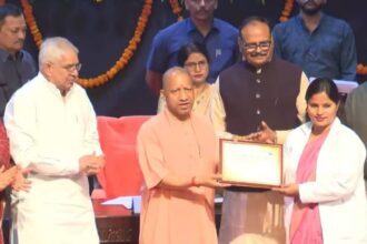 UP: सीएम - UP: सीएम योगी ने 1228 नर्सिंग अफसरों को दिया नियुक्ति पत्र; इन मेडिकल कॉलेजों में होगी तैनाती