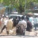 Budaun - Budaun News: सड़क हादसे में मृत गर्भवती महिला के जनाजे में बवाल, मारपीट और पथराव से मची भगदड़