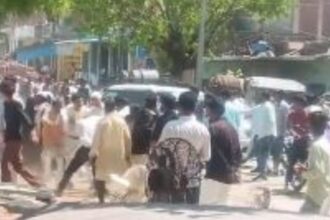 Budaun - Budaun News: सड़क हादसे में मृत गर्भवती महिला के जनाजे में बवाल, मारपीट और पथराव से मची भगदड़