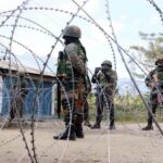 मणिपुर: - मणिपुर: बेकाबू भीड़ ने कुकी जो काउंसिल अध्यक्ष के घर में घुसने कोशिश की, भीड़ को हटाने के लिए हुई हवाई फायरिंग