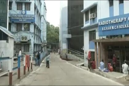 इलाज - इलाज से पहले व्यवस्था ने ली जान: नहीं मिला स्ट्रेचर, बाहर जाना पड़ा टॉयलेट; आरजी कर अस्पताल पर लगे गंभीर आरोप