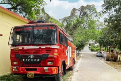 ये कैसी - ये कैसी व्यवस्था: यूपी के इस जिले में 60 दमकलकर्मियों पर 26 लाख की आबादी को बचाने की जिम्मेदारी, वाहन भी कम