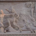 UP: बालि-सुग्रीव - UP: बालि-सुग्रीव युद्ध में श्रीराम ने वृक्ष की ओट से चलाया बाण... राम मंदिर में उकेरे गए आकर्षक भित्ति चित्र